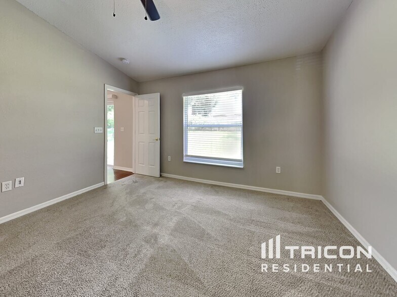 Building Photo - 7833 Manor Dr
