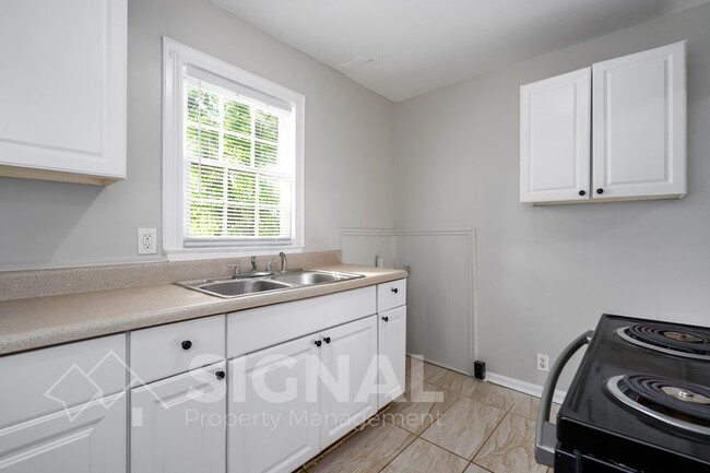 Building Photo - 768 79th Pl S