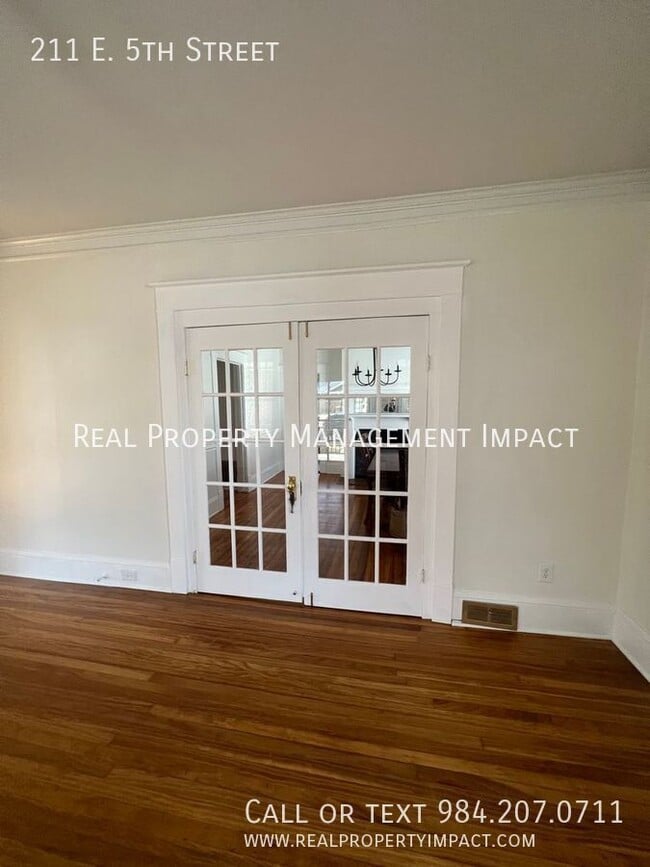 Building Photo - 211 E 5th St