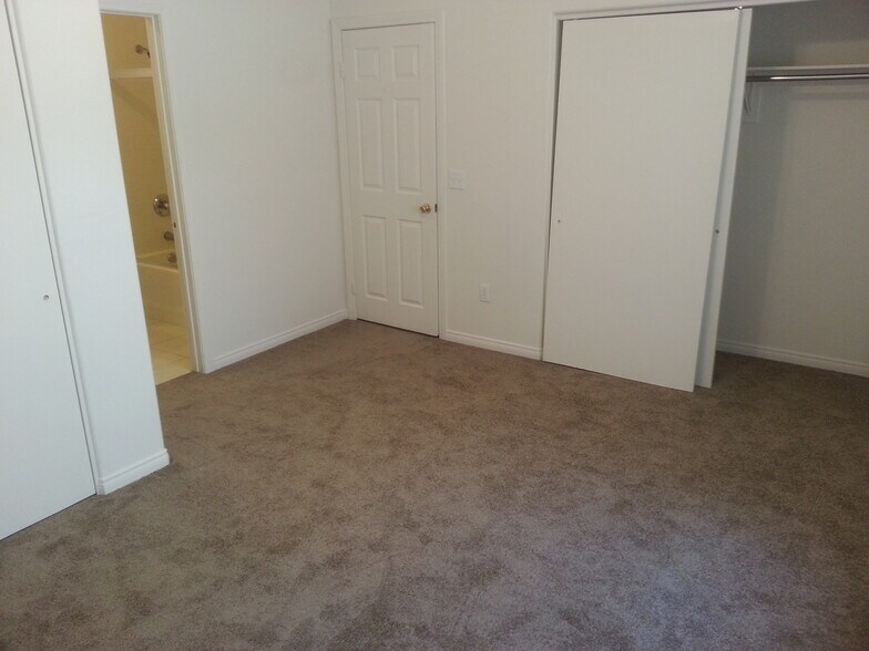 Building Photo - 28160 Landau Blvd