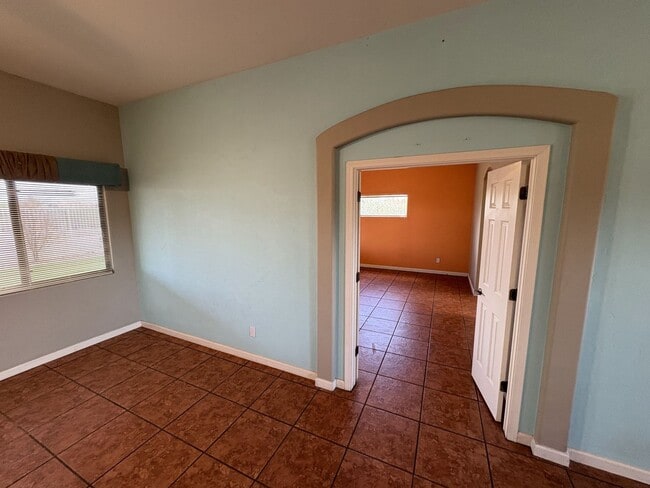 Building Photo - Vail School District Horse property with f...