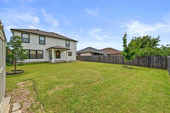 Building Photo - 214 Briarwood Dr