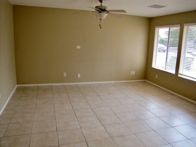 Building Photo - 4BR/2BA/1CG, 1374 sq.ft., w/central A/C in Sierra Vista, AZ