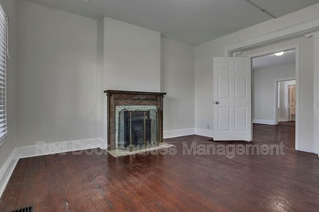 Building Photo - 134 W Walnut St