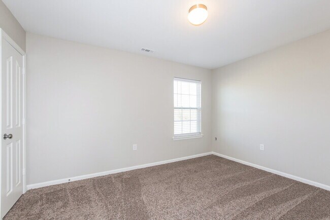 Building Photo - 1742 Eastway Dr
