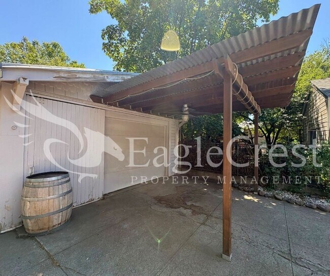 Building Photo - Beautifully Renovated Historic 3 Bedroom Home