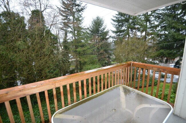 Building Photo - Two Bedroom 2 1/2 Bath Condo