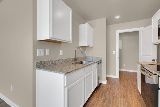 Building Photo - 402 E 30th St