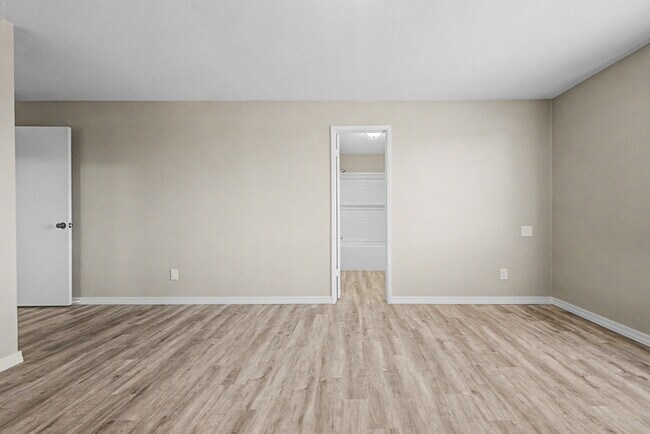 Building Photo - Single Family