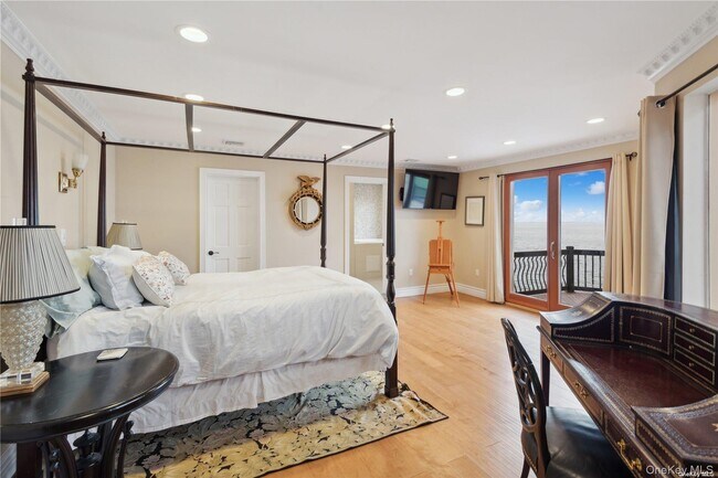 Building Photo - 13 Seatuck Ln