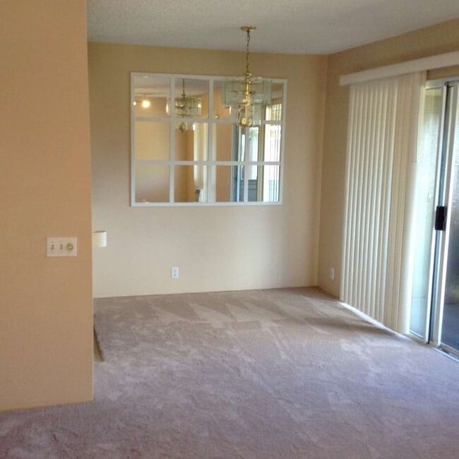 Building Photo - 2 BD / 1.5 BA Townhouse in Ewa Beach!