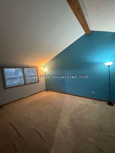 Building Photo - 767 Robin Rd