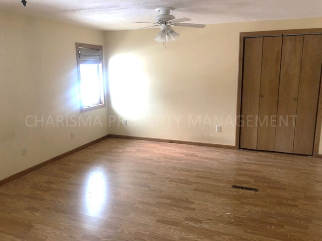 Building Photo - 4 BD, 2 BA HOUSE, HARDWOOD FLOORING THROUG...