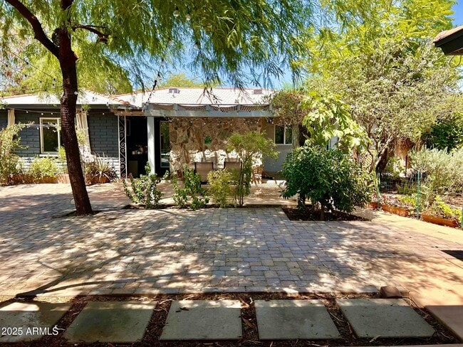 Building Photo - 1831 E Monte Vista Rd