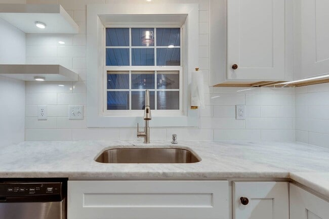 Building Photo - Cute & Private 3BR Home Ready for Move-In