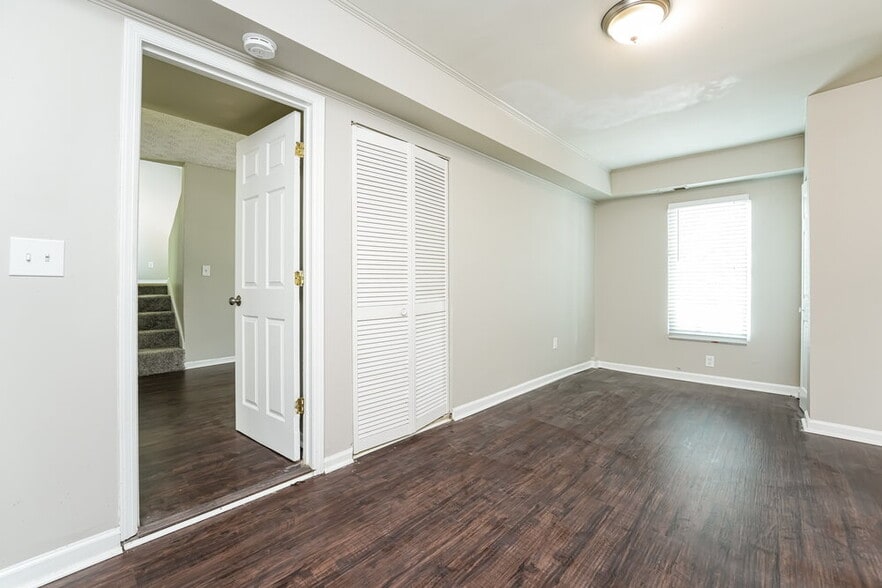 Building Photo - 6198 Creekford Dr