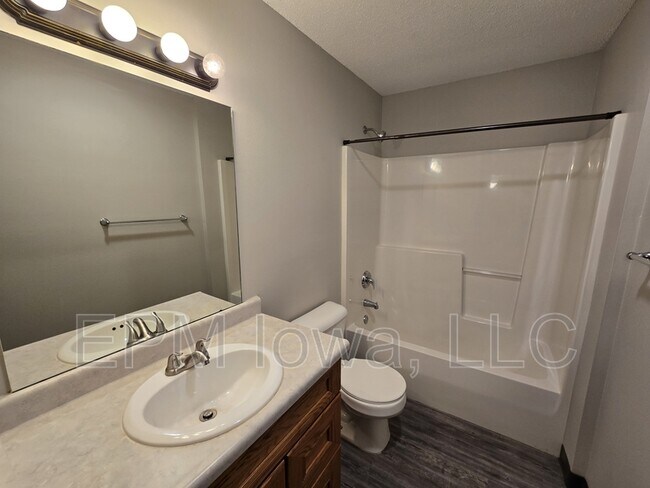 Building Photo - 60 Miller Ave SW