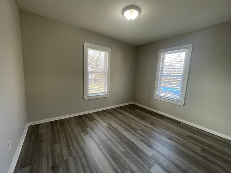 Building Photo - 209 Burdock St