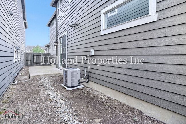 Building Photo - 8162 SE Reddington St