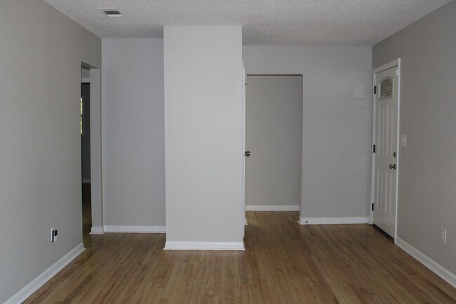 Building Photo - 3 Bedroom 2 Bath W/ Bonus Room In Augusta!
