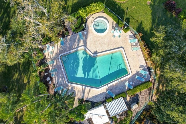 Building Photo - 107 Pinehurst Dr