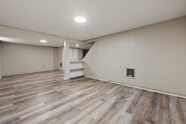 Building Photo - 30 Doran St