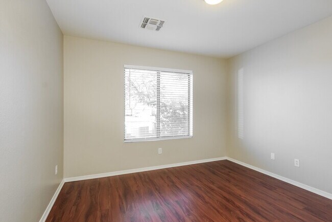 Building Photo - 15821 W Tara Ln