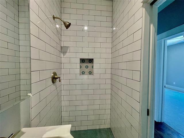 Building Photo - 714 N Beacon St