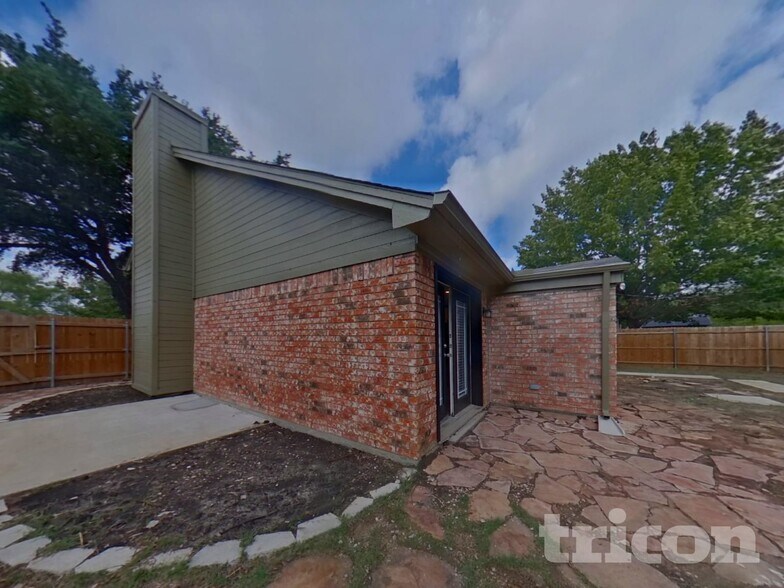 Building Photo - 837 Globe Ave