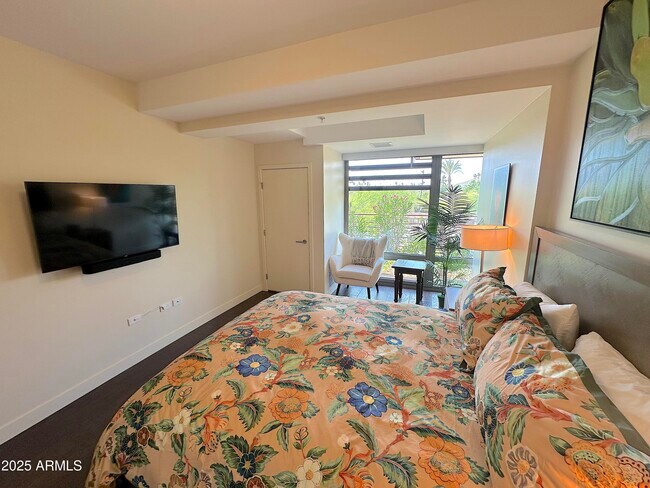 Building Photo - 7117 E Rancho Vista Dr