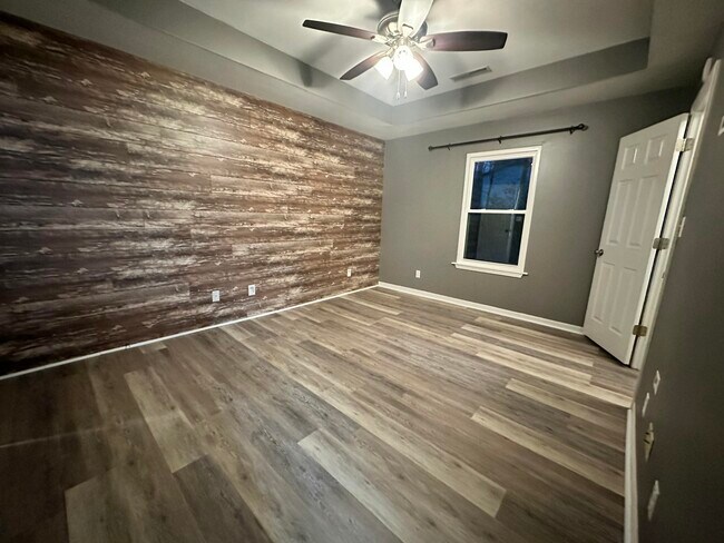 Building Photo - 4600 Wren Wood Dr