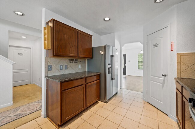 Building Photo - 4614 Pin Oak Creek Ln