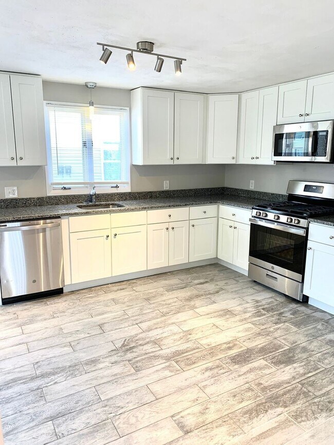 Building Photo - 40-42 August St.