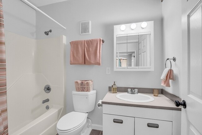 Building Photo - 200 Market St