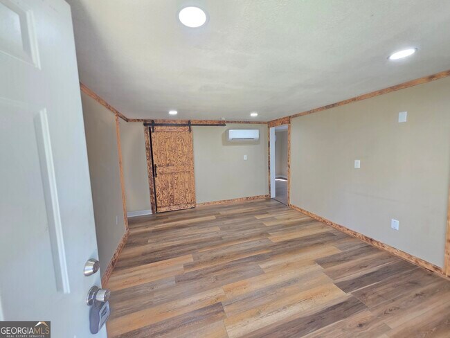 Building Photo - 1030 Dennis St