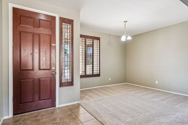 Building Photo - Beautiful 4 bedroom three bath home!