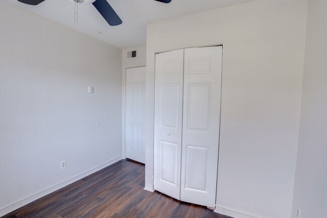 Building Photo - 801 Egan Dr