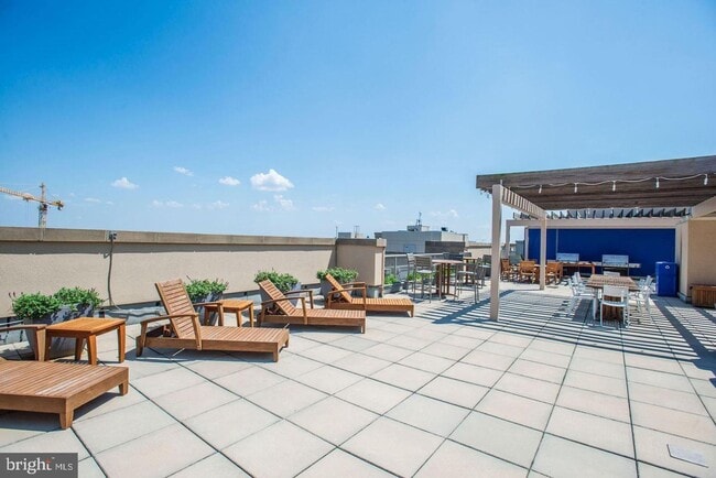 Building Photo - Incredible 11th Floor 2BR/2BA Condo (including reserved garage parking) in Vibrant Mount Vernon T...