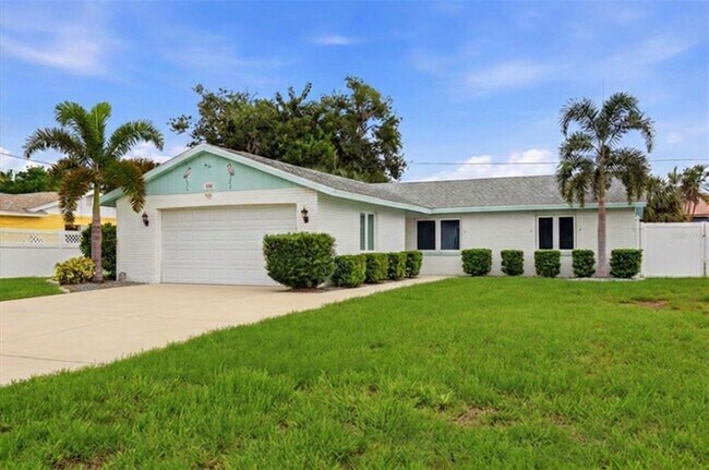 Building Photo - 6309 Flamingo Dr