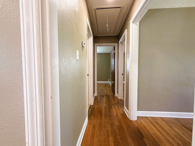 Building Photo - 217 Kewanna Dr
