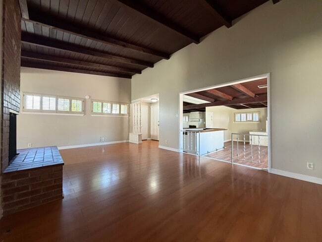 Building Photo - Stunning Mid-Century Modern Home  in Garden Grove