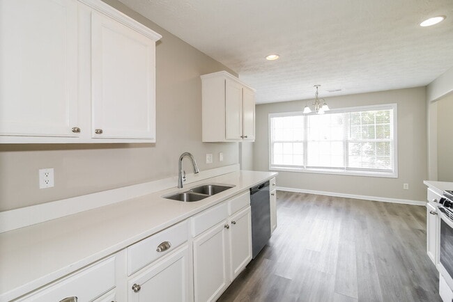 Building Photo - 780 Mesa Rd