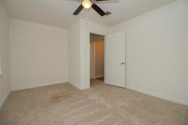 Building Photo - 7 Woody Creek Dr