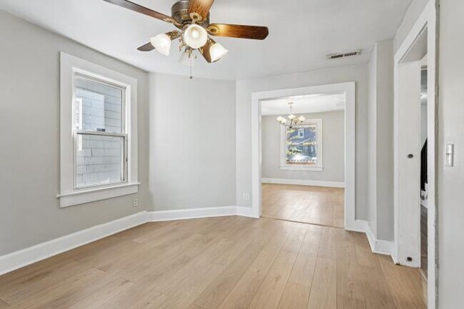 Building Photo - 710 W 31st St