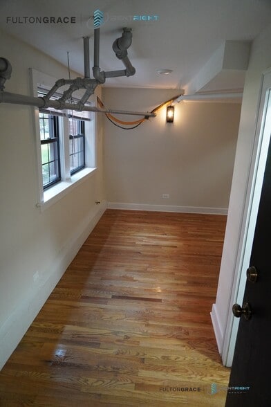 Building Photo - 1712 W Albion Ave