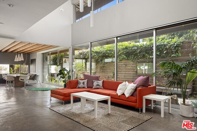 Building Photo - 710 Milwood Ave