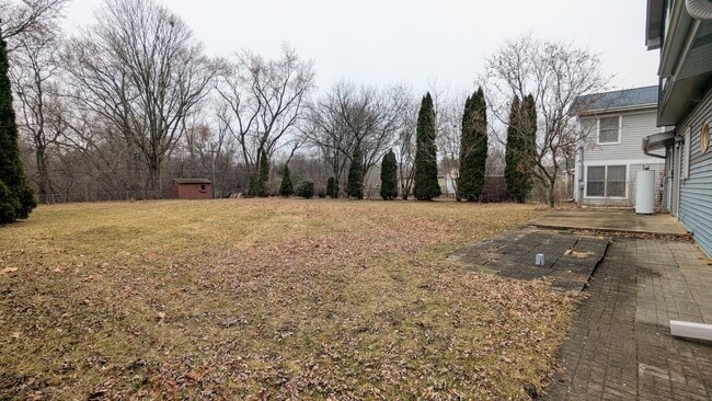 Building Photo - 709 W Kenilworth Ave