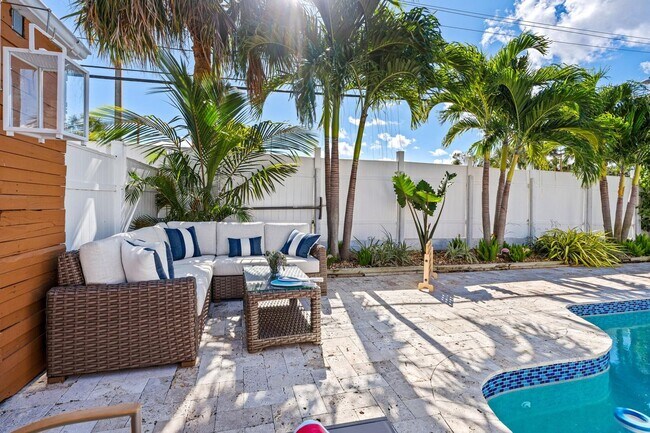 Building Photo - 214 Seacrest Ln