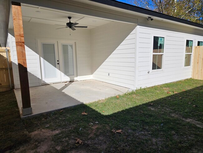 Building Photo - 514 E Chase St