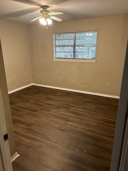Building Photo - 867 Belden Dr